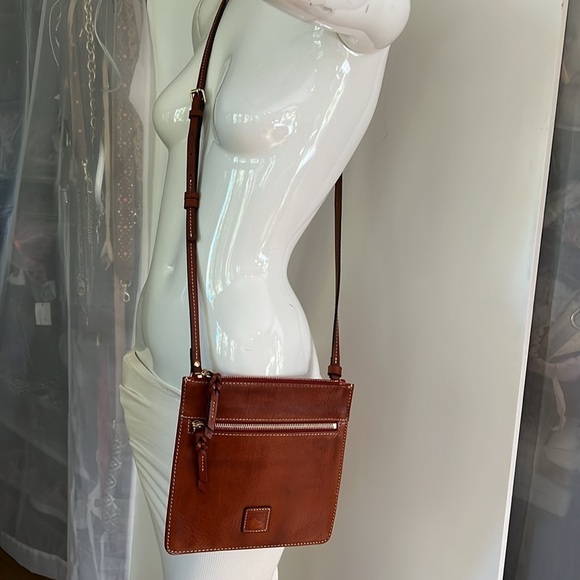 Dooney and Bourke Florentine Brown Leather Flat Zip Top Crossbody Bag - Picture 2 of 11